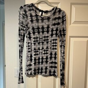 BCBGMaxAzria Monochrome Geometric Long Sleeve Top